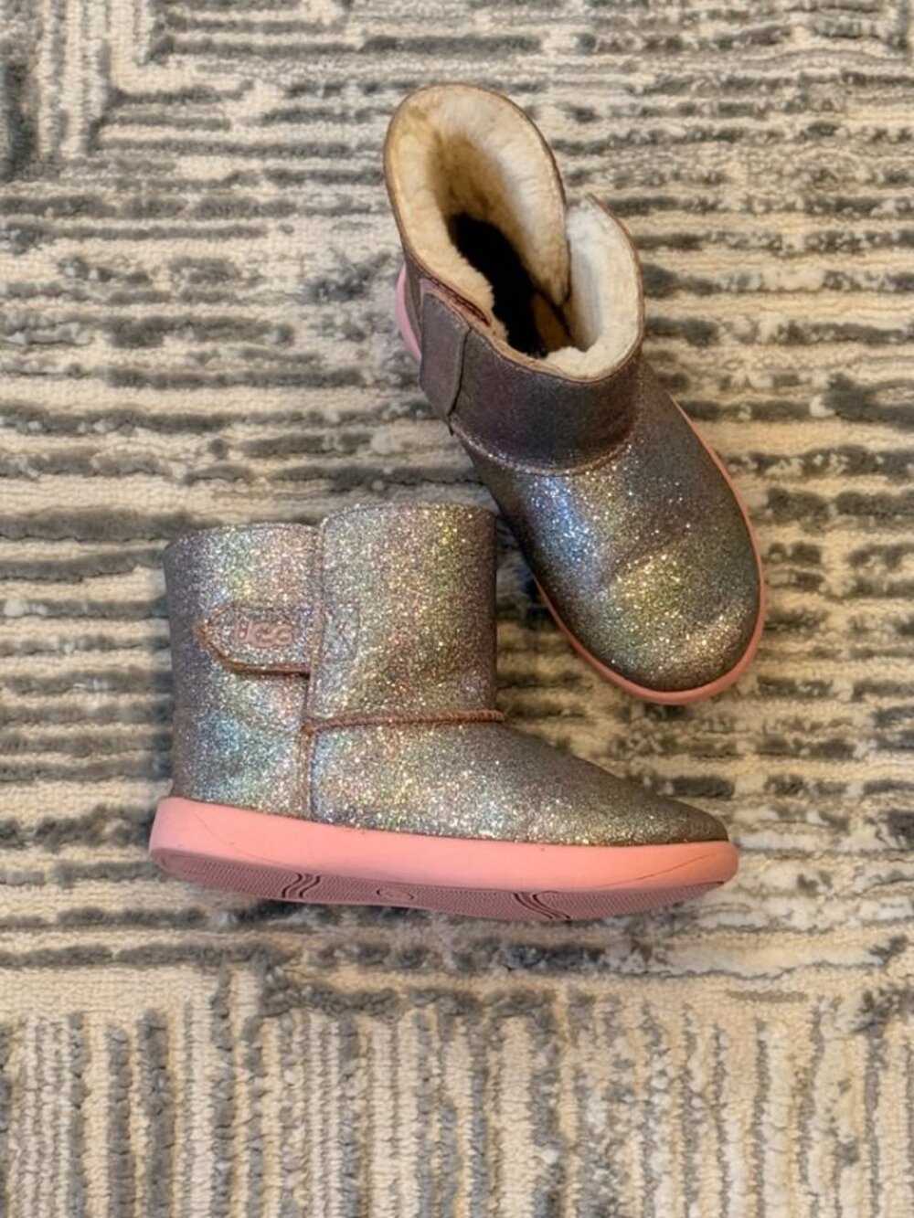 UGG Toddler girls US size 10 Keelan Metallic Glitter Boots 1134892T